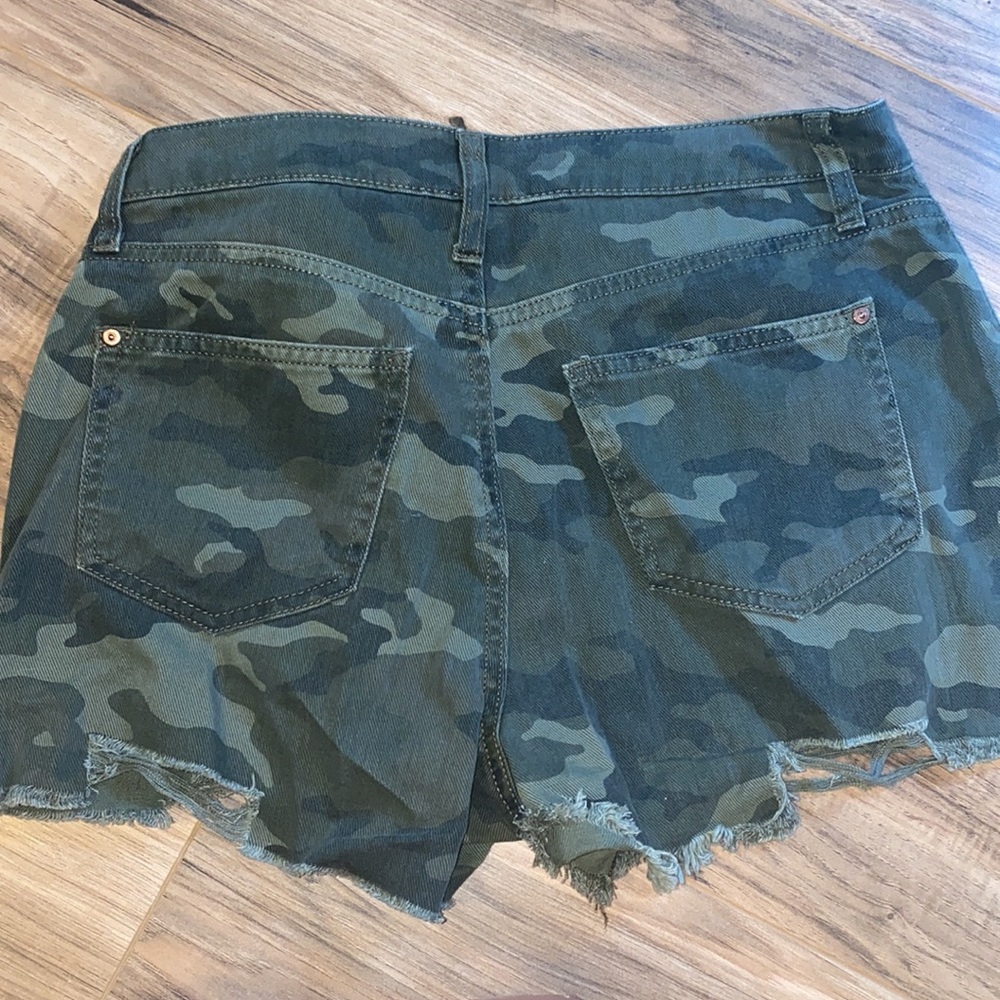 Shorts. - Picture 2 of 3
